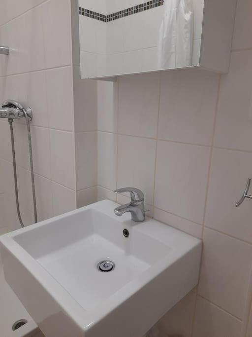 Zwei-Zimmer Wohnung In Wiesbadens Westend Ngoại thất bức ảnh